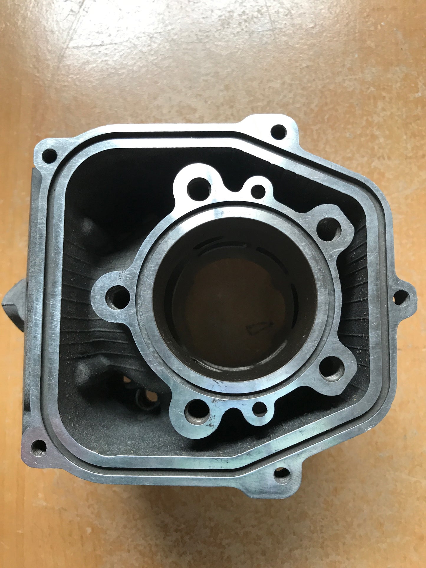 223646 - Cylinder for engine types: 129.