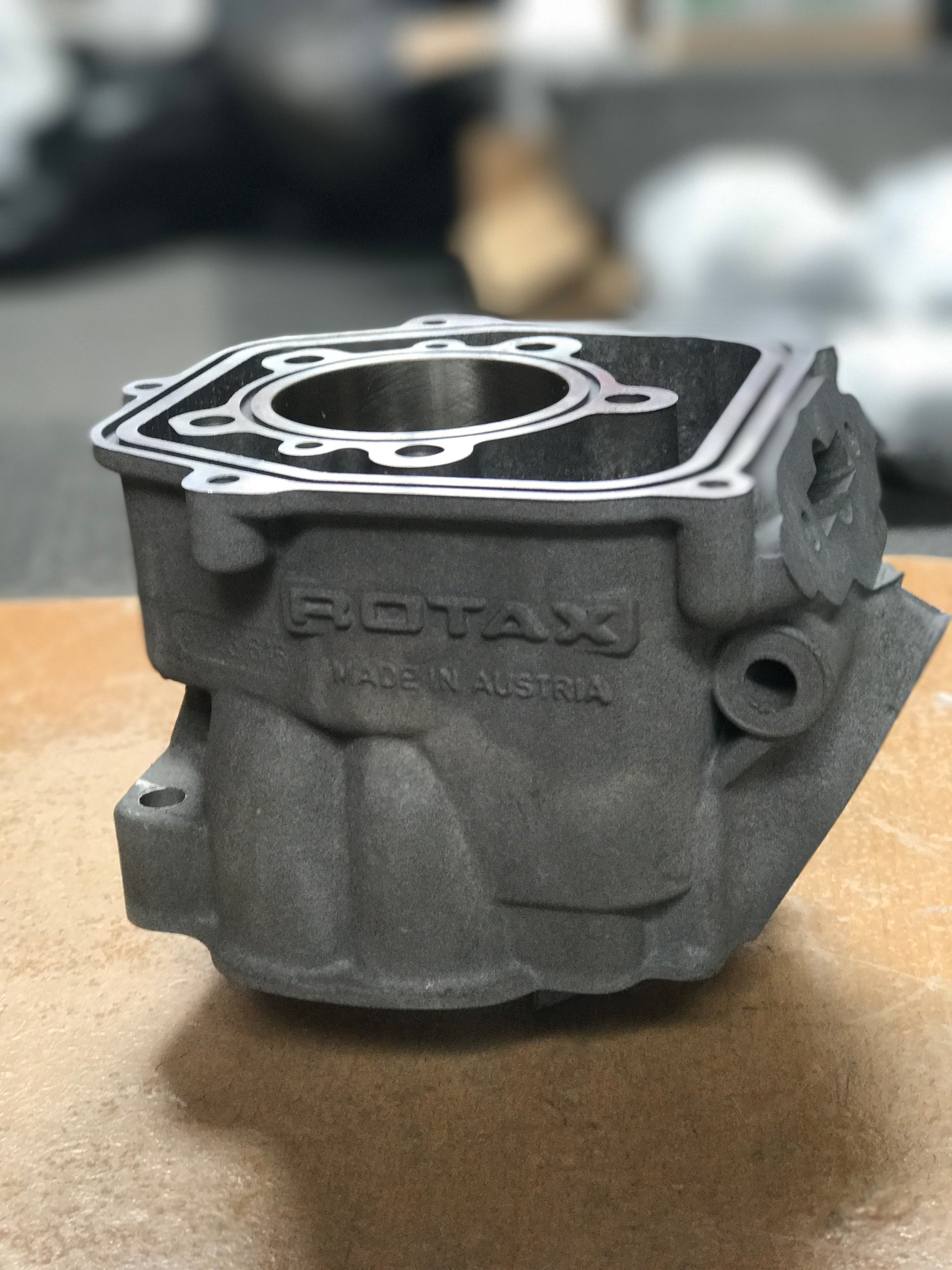 223646 - Cylinder for engine types: 129.