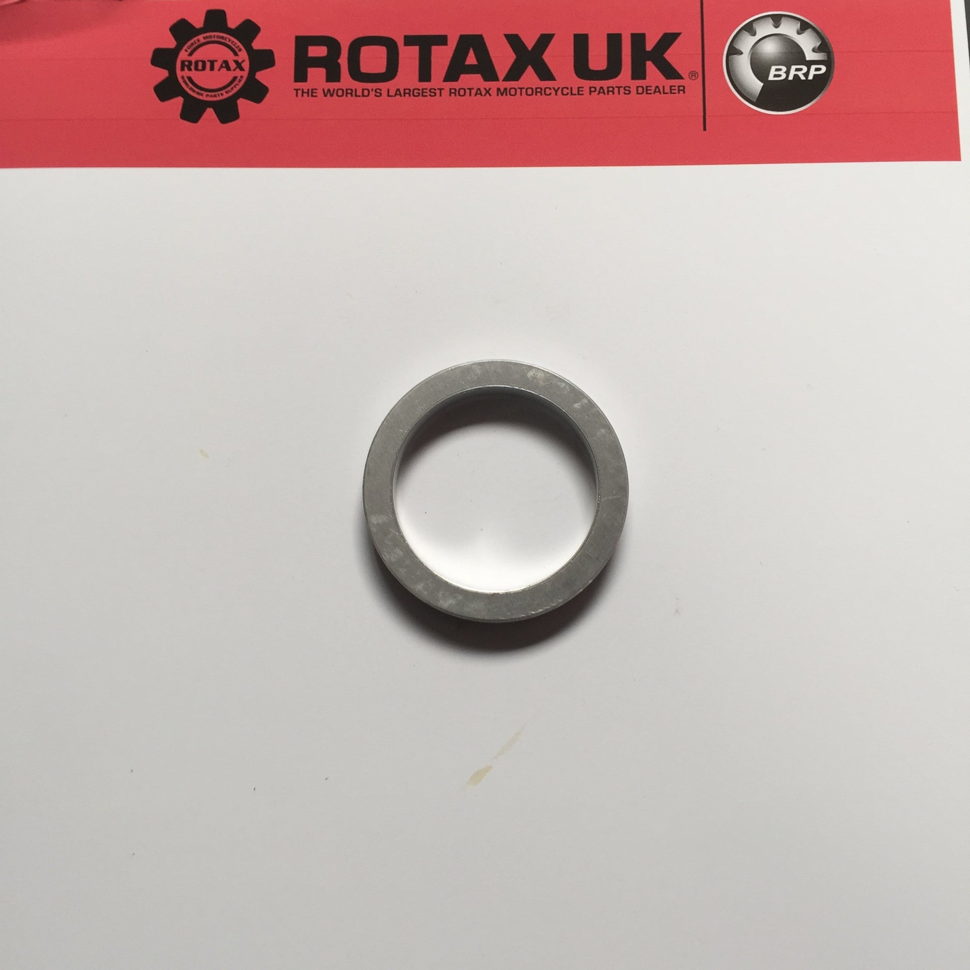 227190 - Oil Seal Holding Ring for engine types: 128, 130, 256.